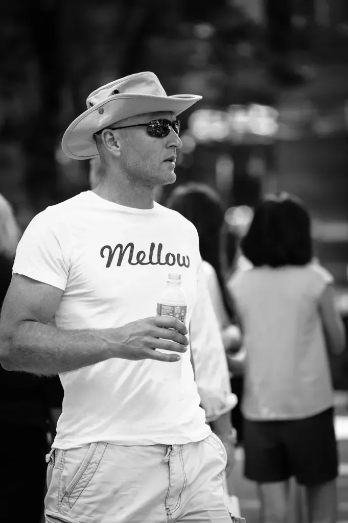 Man with cowboy hat wearing a Mellow t-shirt