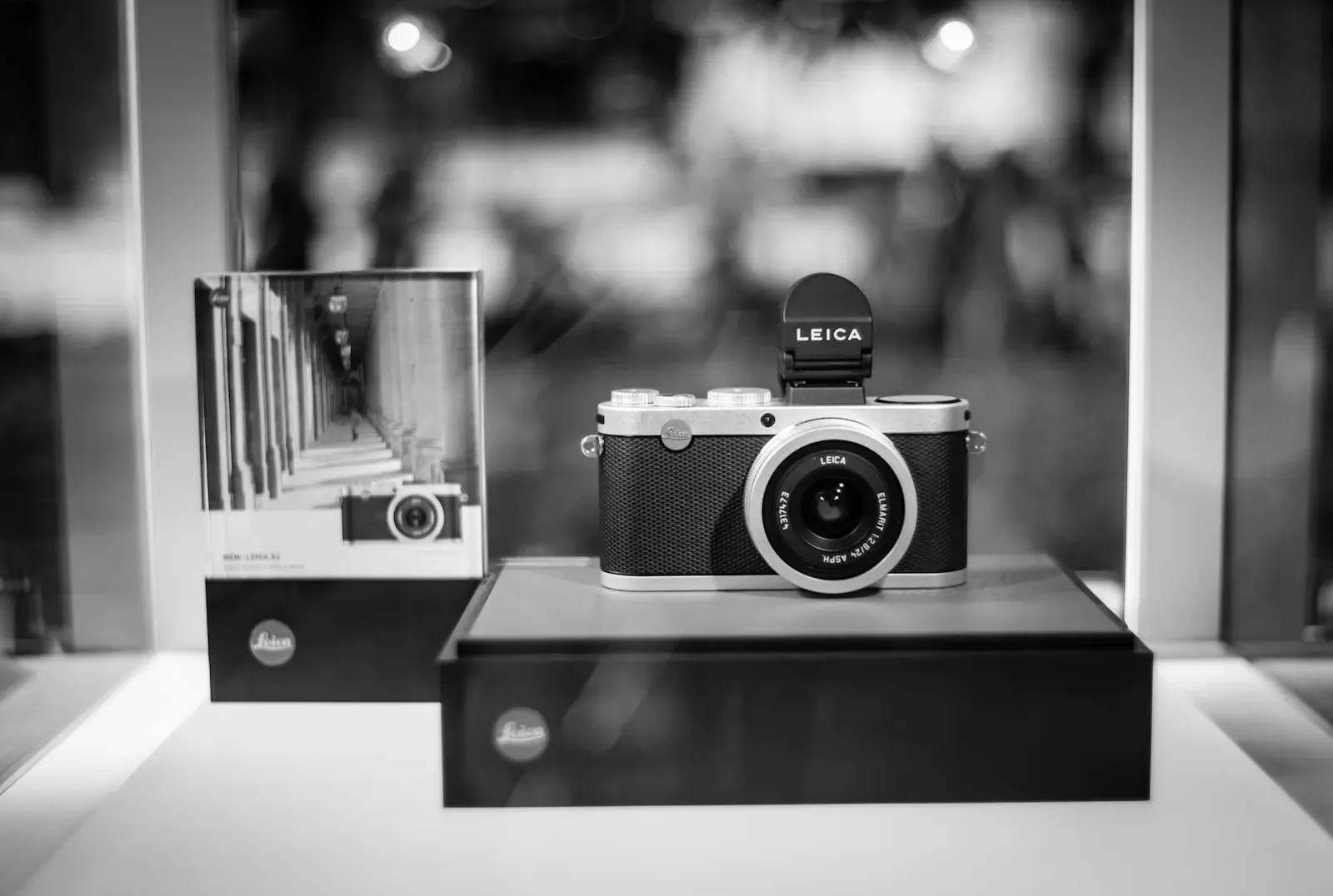 Leica X2 on display