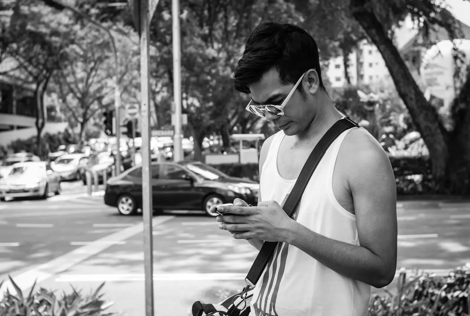 Man on the street with round sunglasses